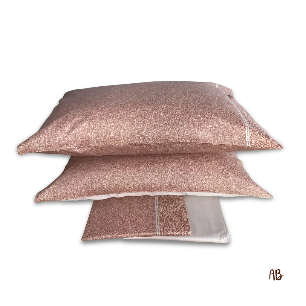 Completo lenzuola Century in raso con 4 federe colore Cognac