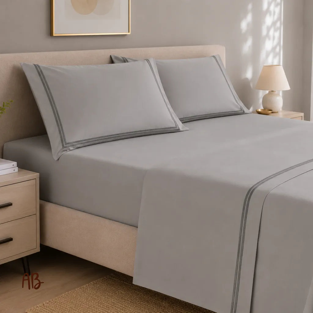 Completo lenzuola in raso tinta unita con piping colore Grigio