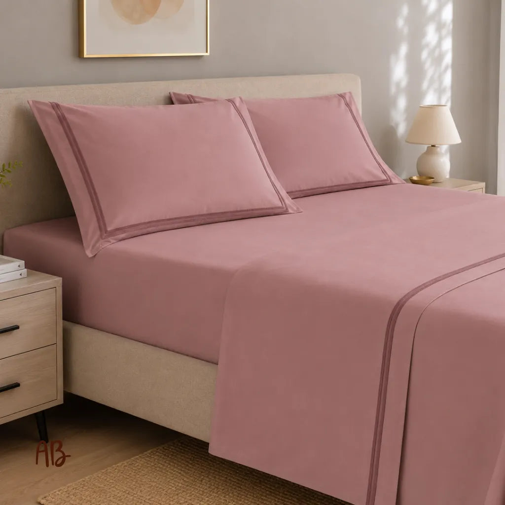 Completo lenzuola in raso tinta unita con piping colore Rosa