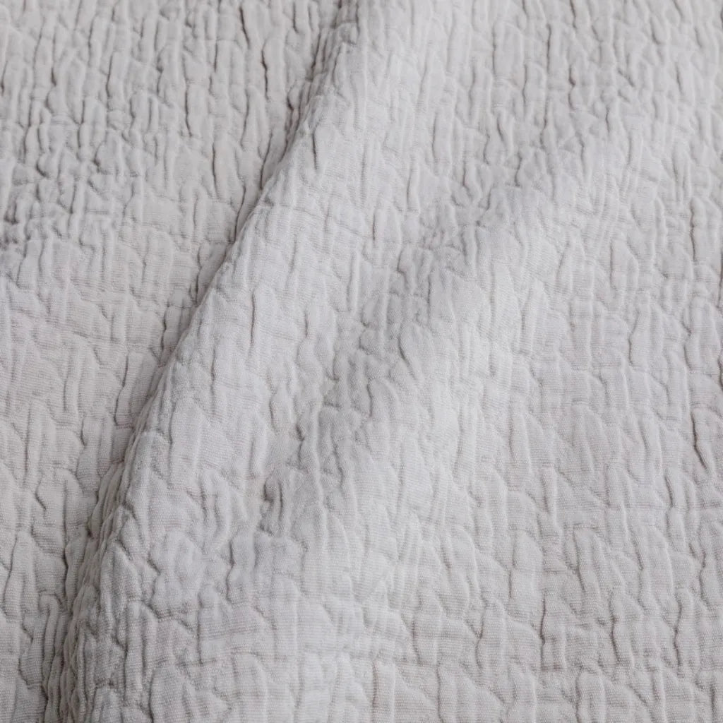 Copriletto in cotone stone washed con frange 180x260 colore Perla