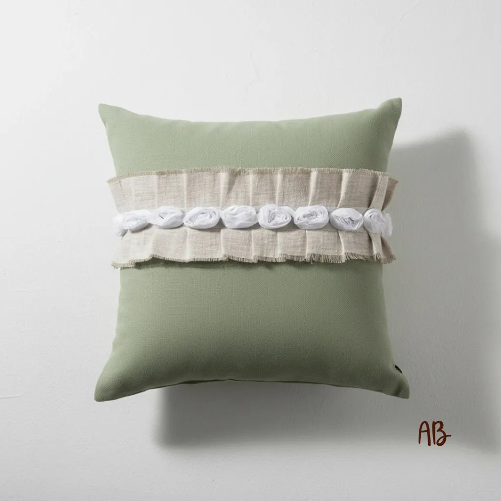 Cuscino arredo in cotone con bordo applicato colore verde