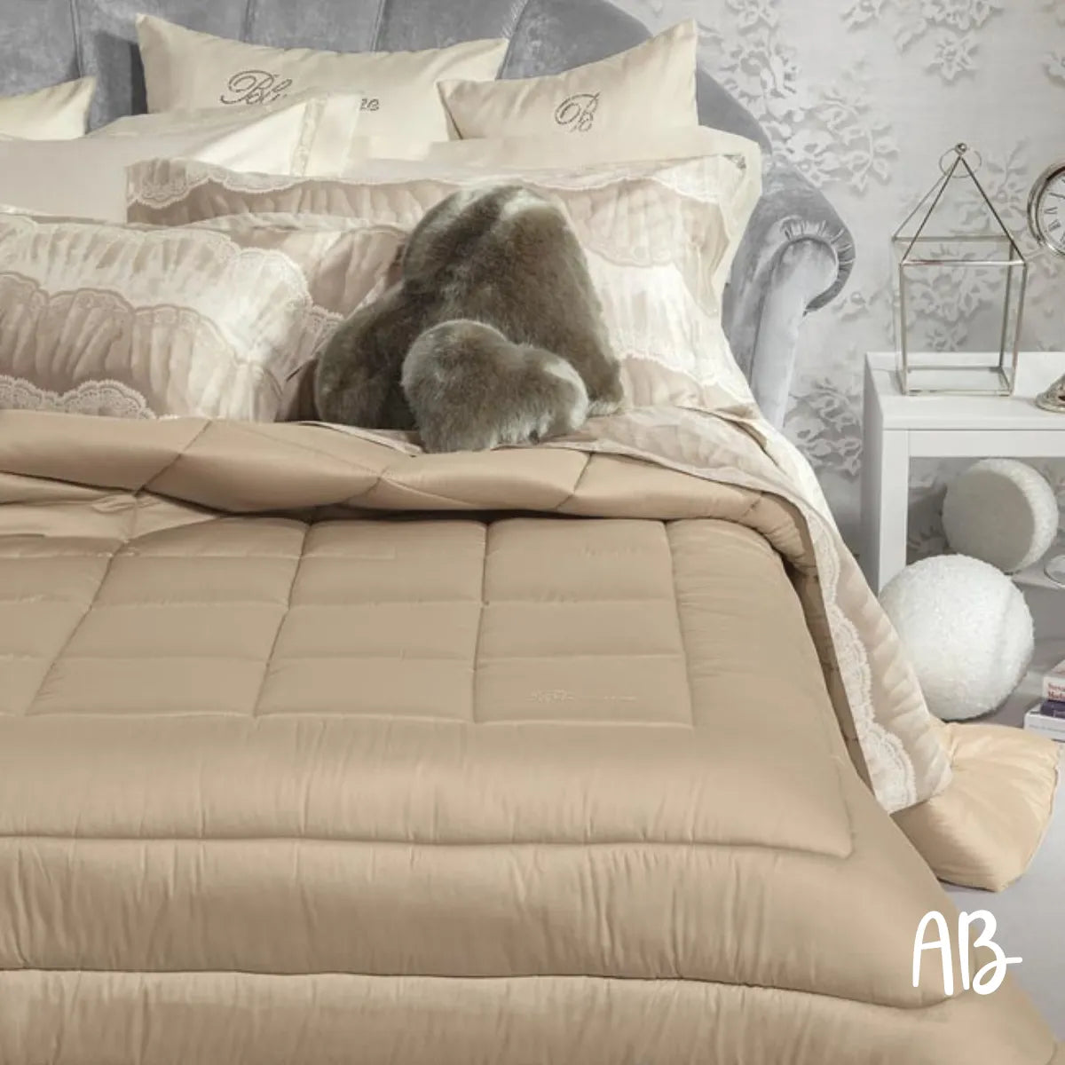 Trapunta in raso di cotone Blumarine Lory con focus sullo swarovski